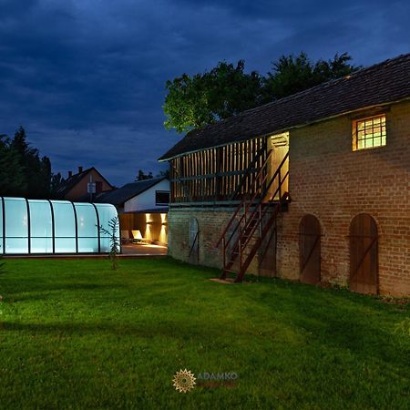 Adamko Borkert Haz Bed & Breakfast วิลานี ภายนอก รูปภาพ