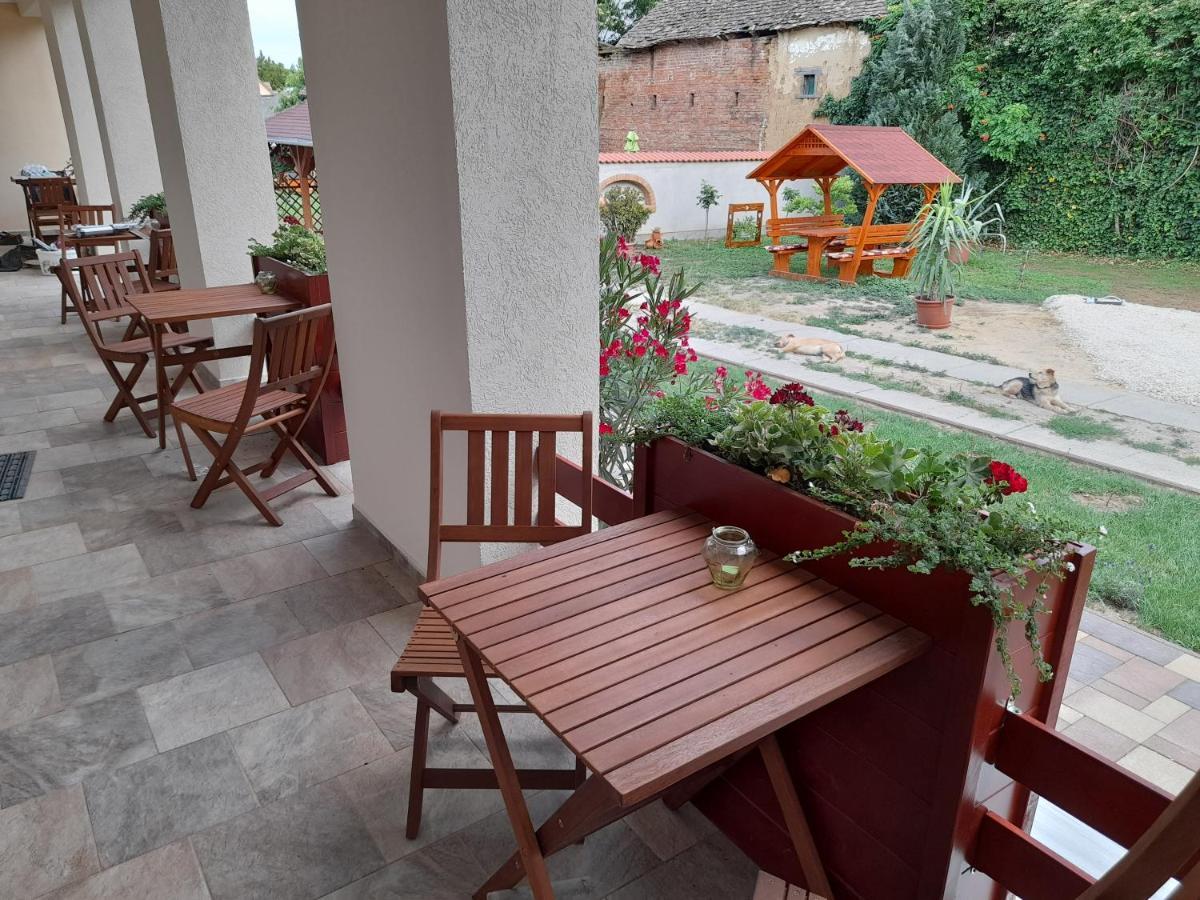 Adamko Borkert Haz Bed & Breakfast วิลานี ภายนอก รูปภาพ
