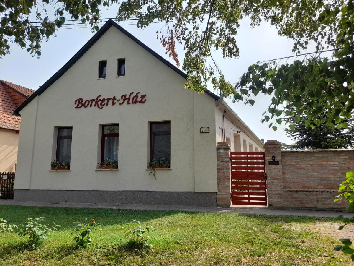 Adamko Borkert Haz Bed & Breakfast วิลานี ภายนอก รูปภาพ