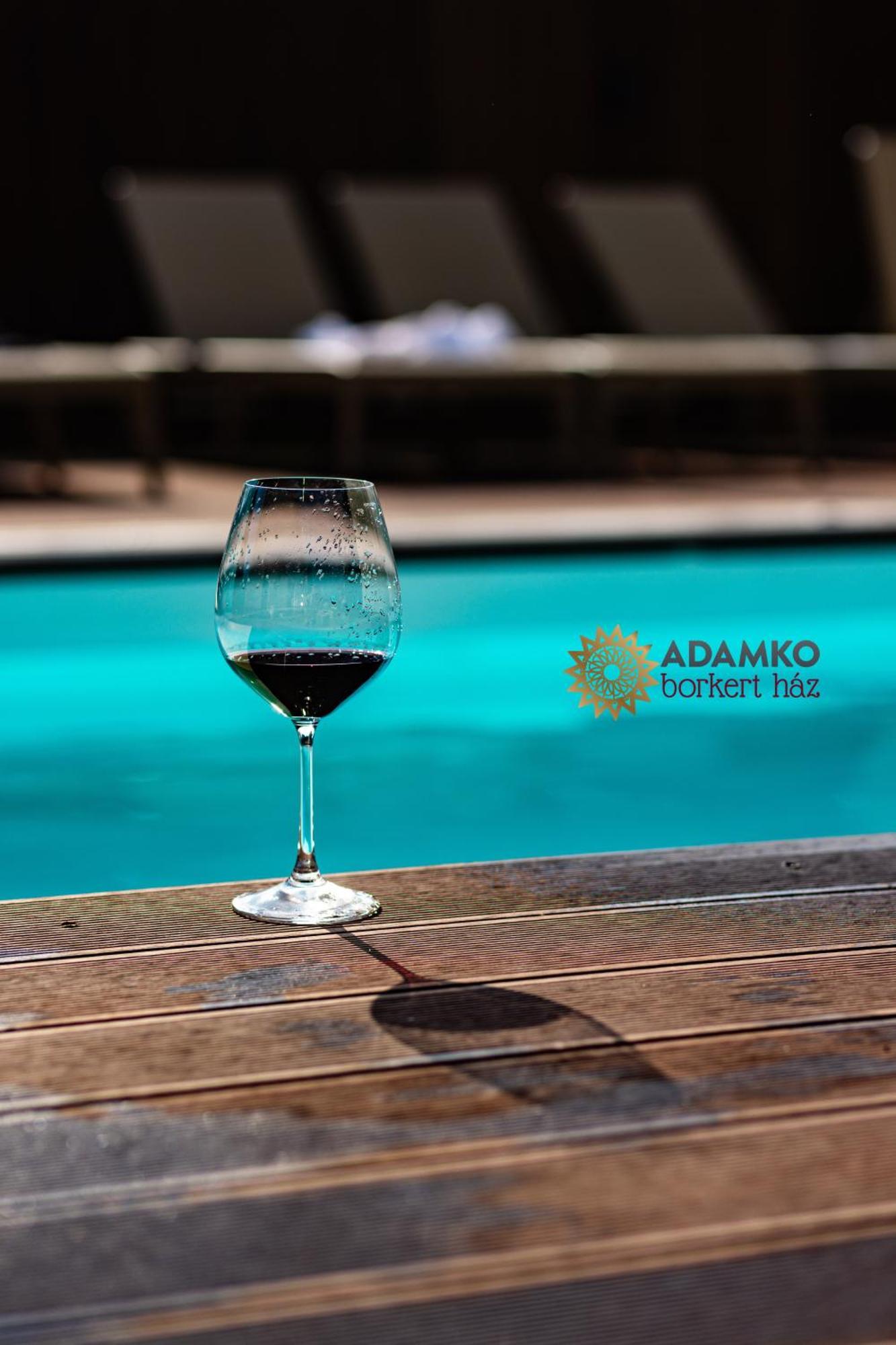 Adamko Borkert Haz Bed & Breakfast วิลานี ภายนอก รูปภาพ