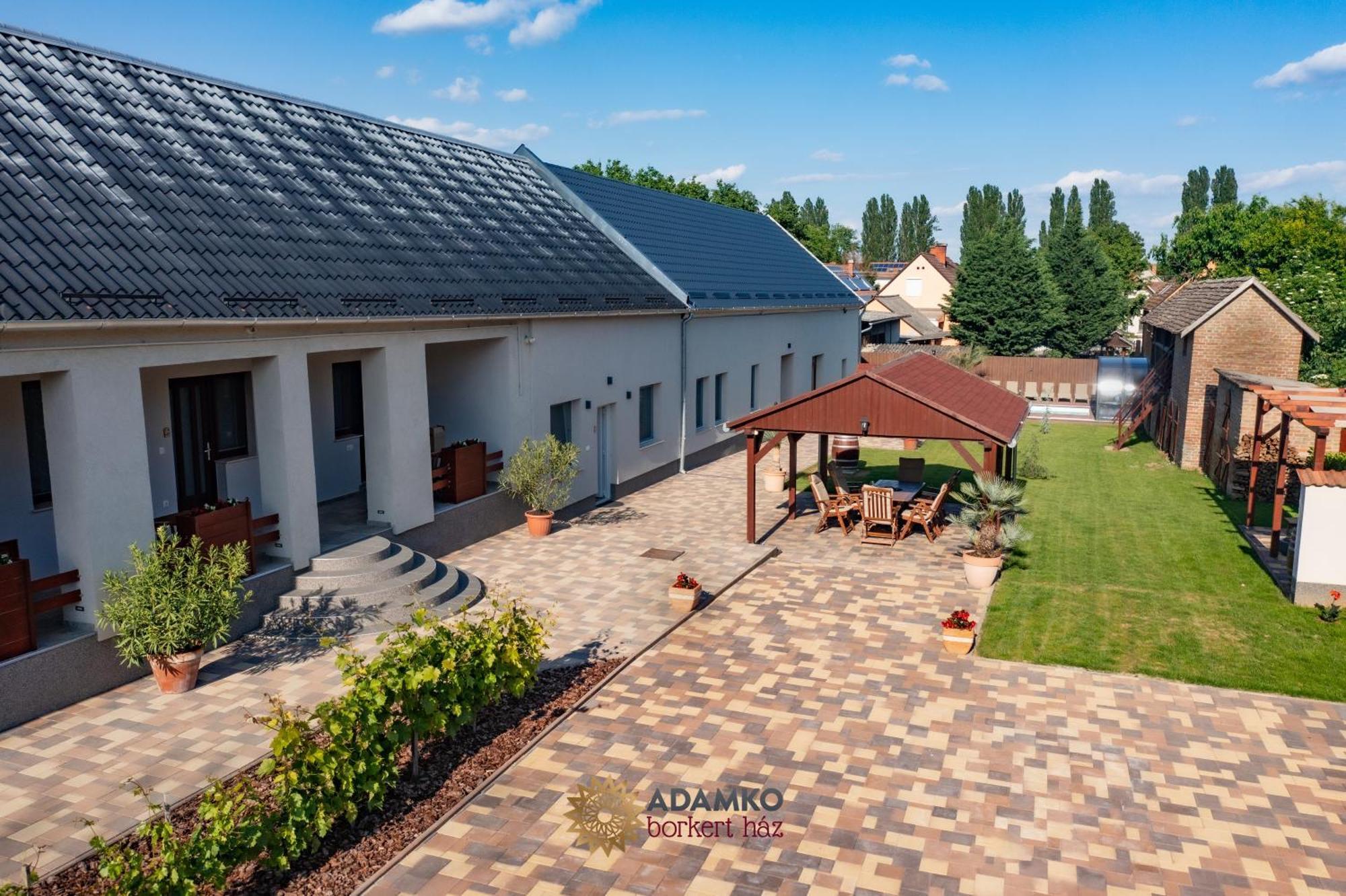 Adamko Borkert Haz Bed & Breakfast วิลานี ภายนอก รูปภาพ